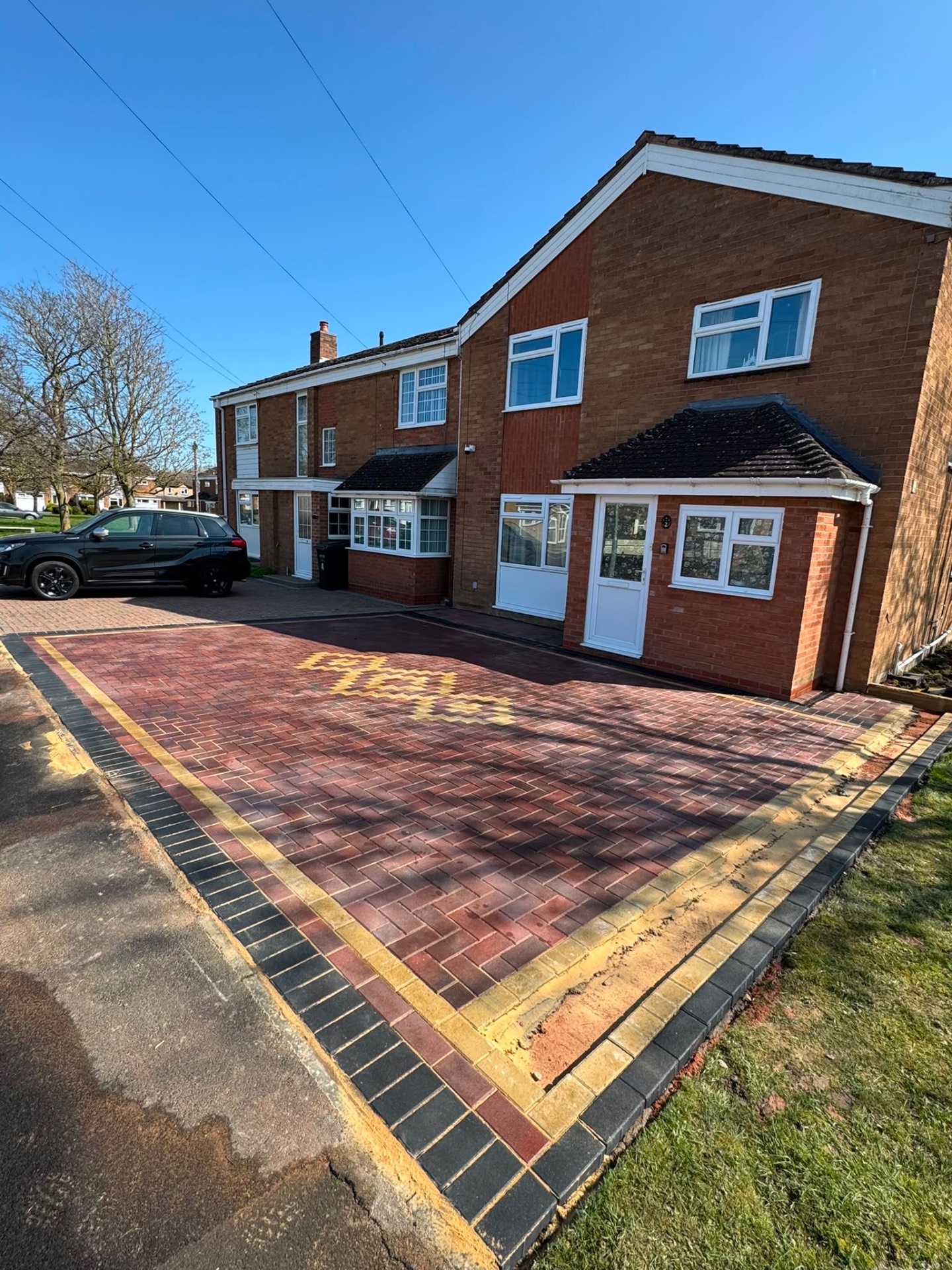 Driveway laid to a kerb line with a charcoal edge course, Gloucester